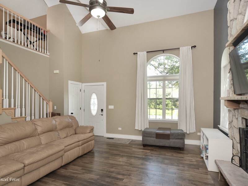 1290 Savanna Lane Woodstock IL 60098