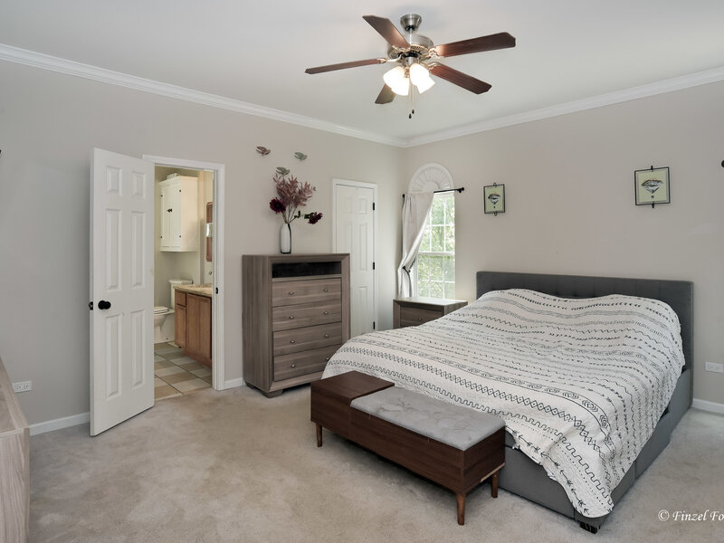 1290 Savanna Lane Woodstock IL 60098