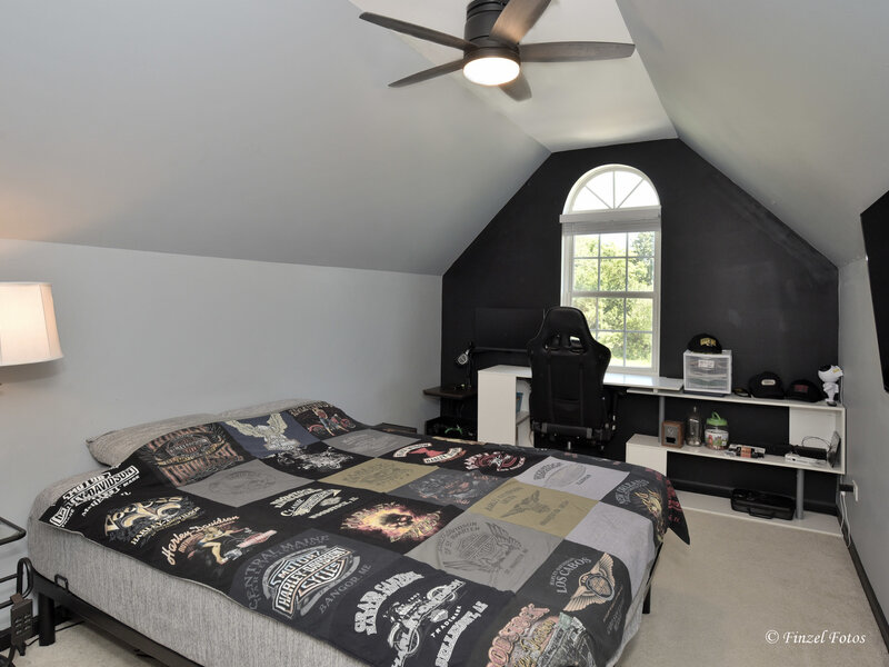 1290 Savanna Lane Woodstock IL 60098