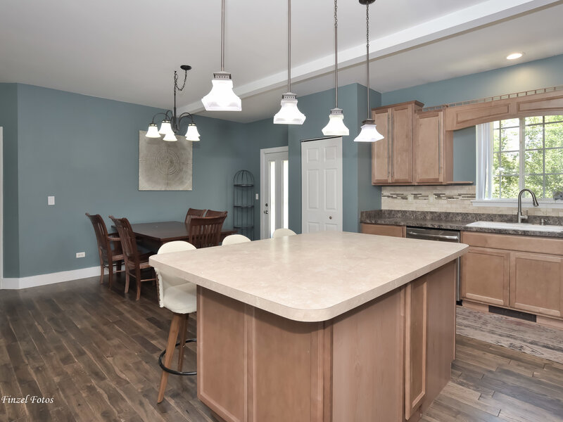 1290 Savanna Lane Woodstock IL 60098