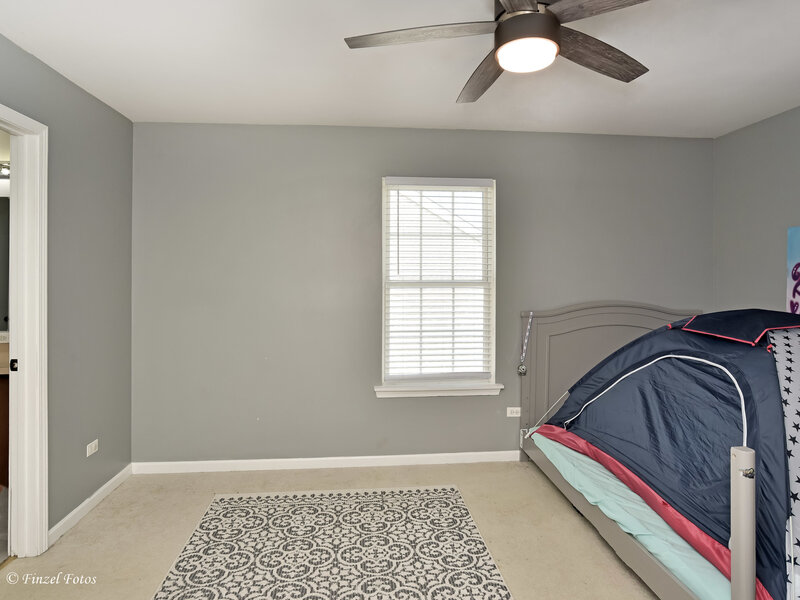 1290 Savanna Lane Woodstock IL 60098