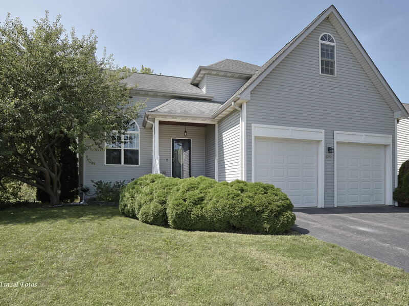 1290 Savanna Lane Woodstock IL 60098
