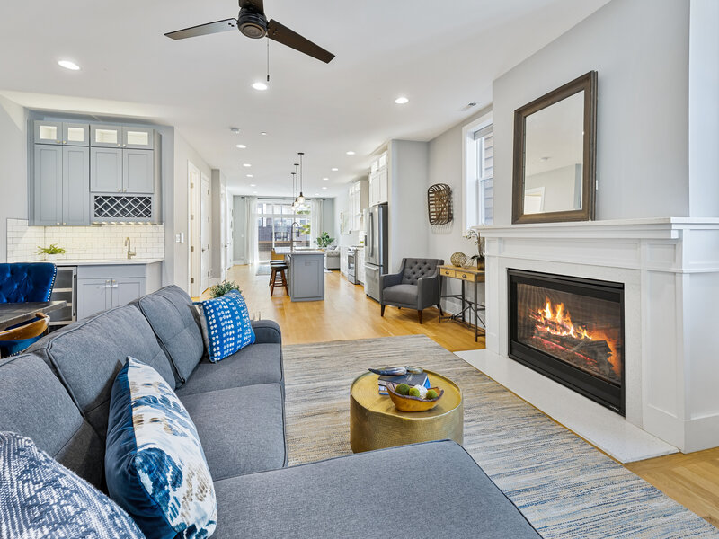 2438 N Western Avenue Chicago IL 60647