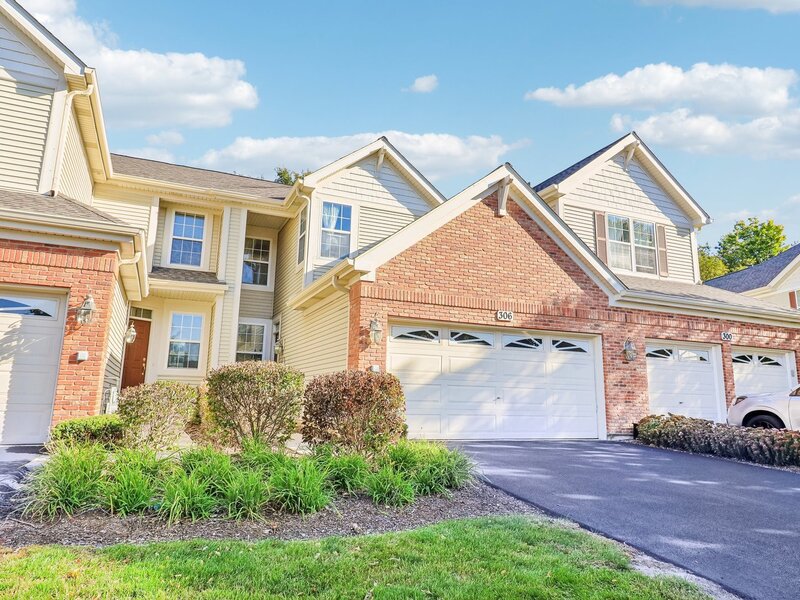 306 Remington Drive St. Charles IL 60175