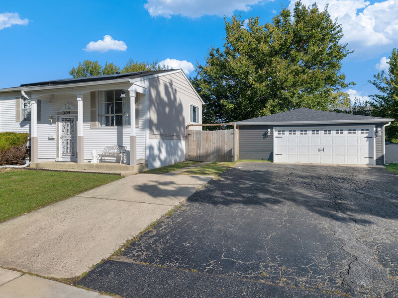 304 Hamrick Avenue Romeoville IL 60446
