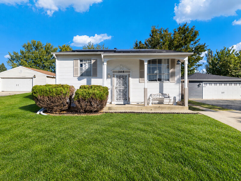 304 Hamrick Avenue Romeoville IL 60446