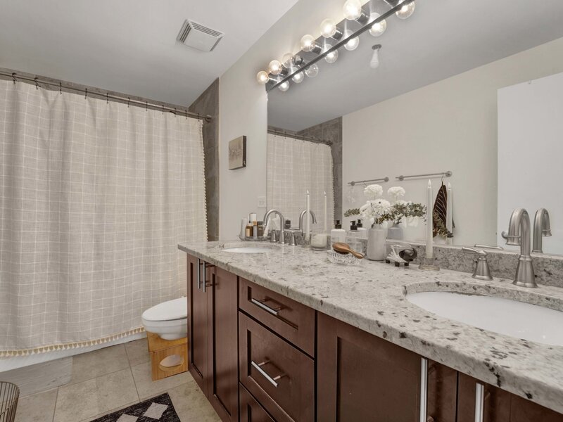 1525 S Sangamon Street Chicago IL 60608