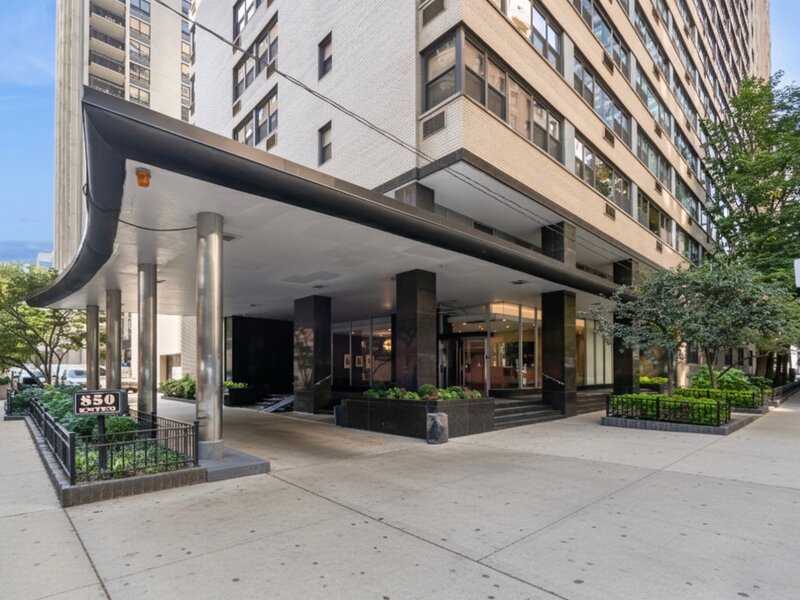 850 N Dewitt Place Chicago IL 60611
