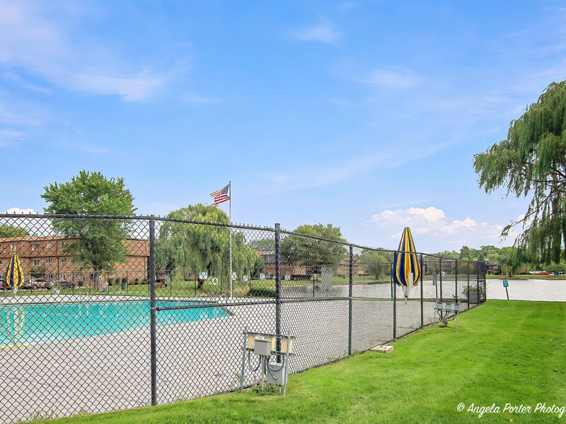 9402 Bay Colony Drive Des Plaines IL 60016