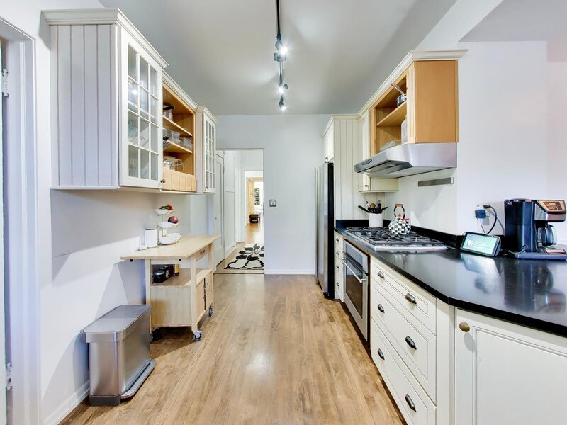 5853 N Glenwood Avenue Chicago IL 60660