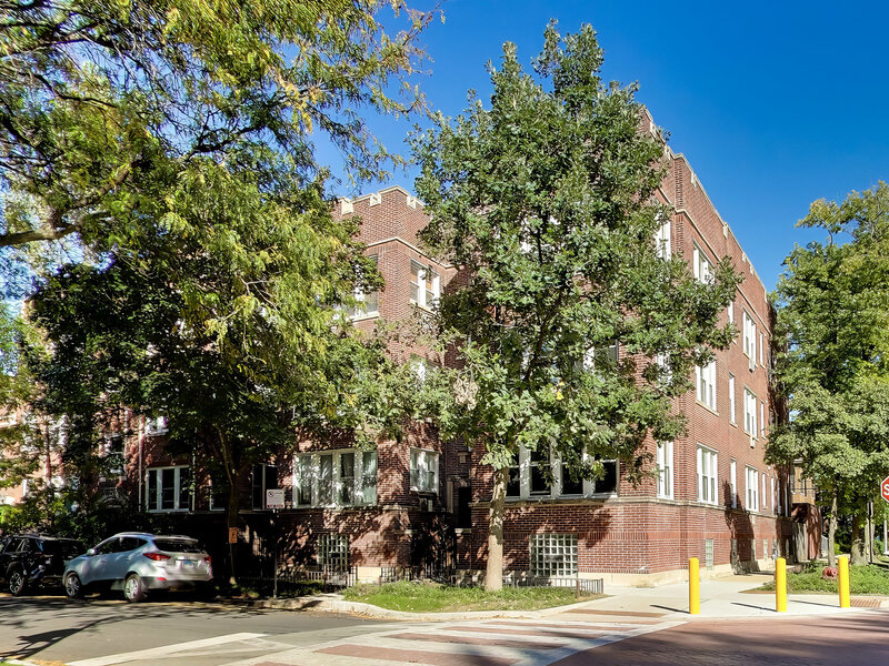 5853 N Glenwood Avenue Chicago IL 60660