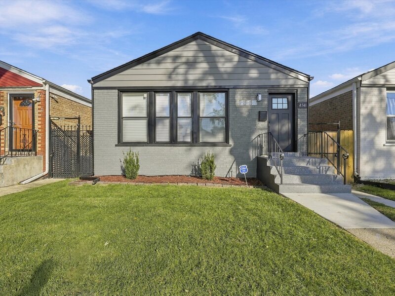 4541 S Leclaire Avenue Chicago IL 60638