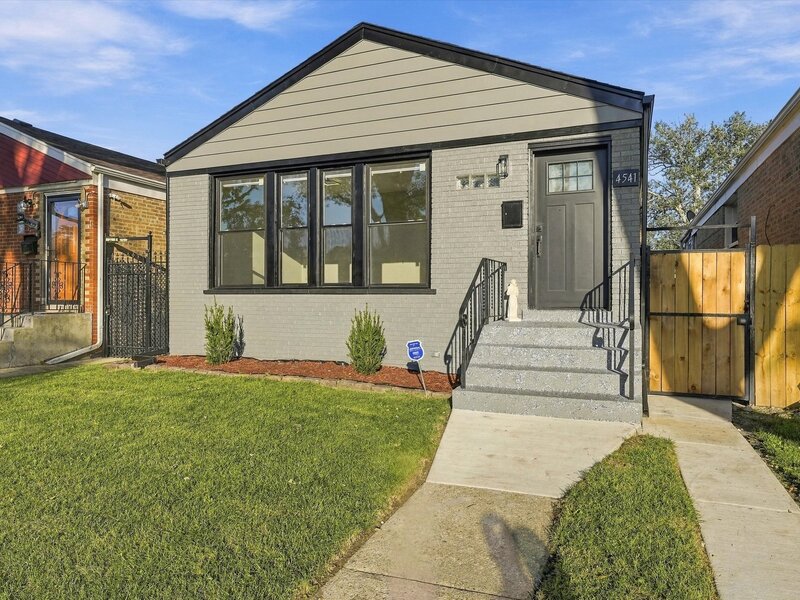 4541 S Leclaire Avenue Chicago IL 60638