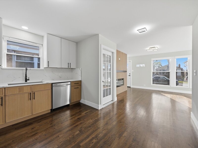 4541 S Leclaire Avenue Chicago IL 60638