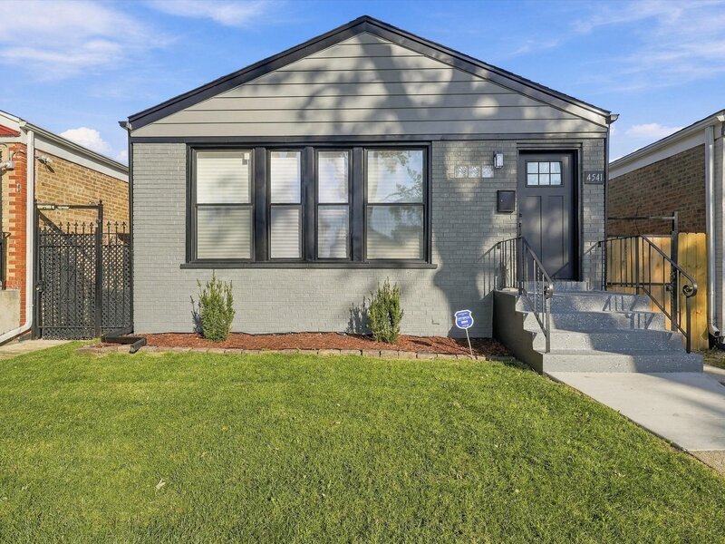 4541 S Leclaire Avenue Chicago IL 60638