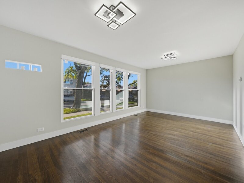 4541 S Leclaire Avenue Chicago IL 60638