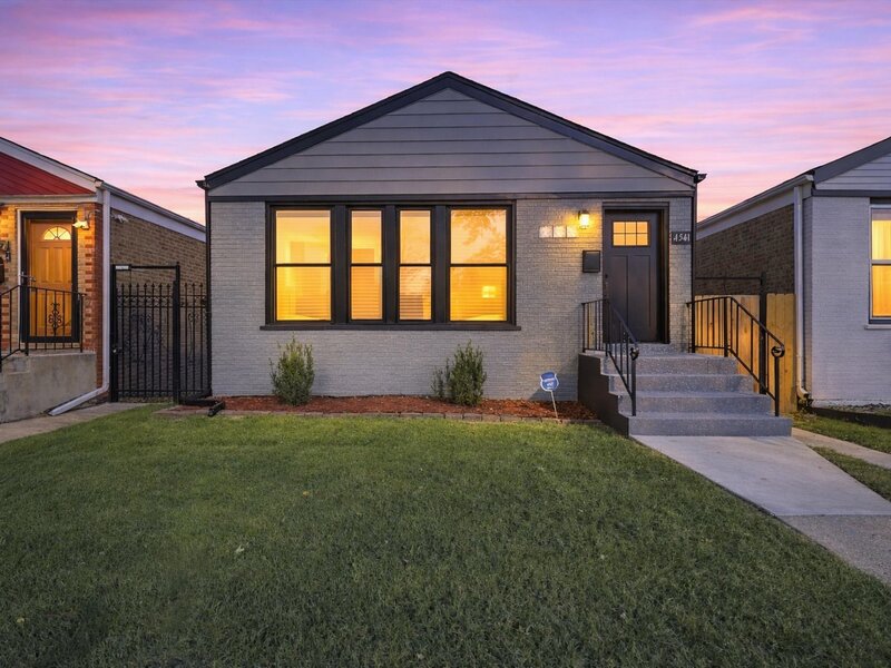 4541 S Leclaire Avenue Chicago IL 60638