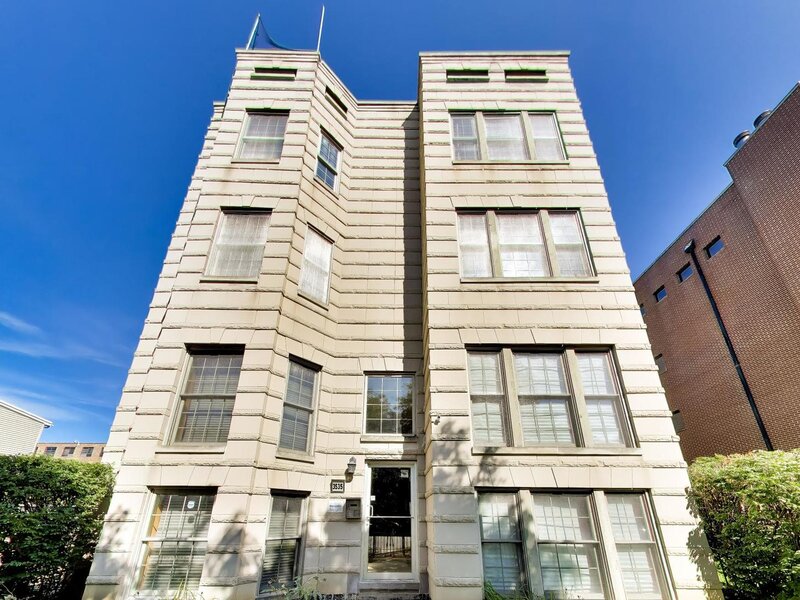 3535 S Prairie Avenue Chicago IL 60653