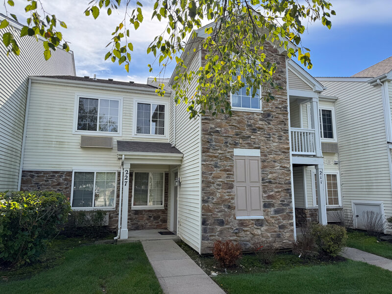 227 Silverstone Drive Carpentersville IL 60110