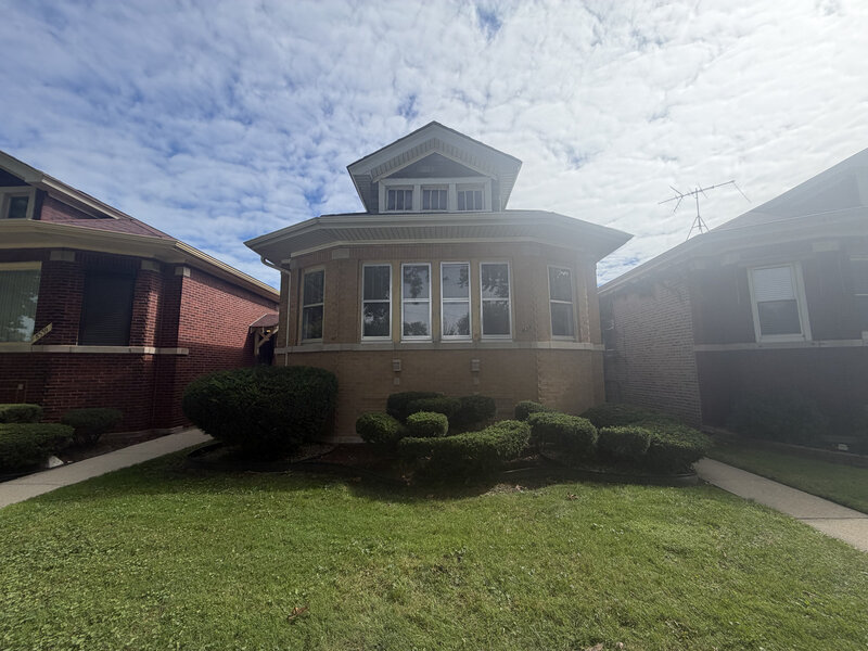 8343 S Dorchester Avenue Chicago IL 60619