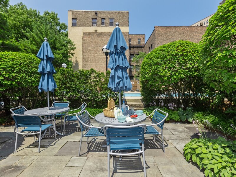 2020 N Lincoln Park West Chicago IL 60614