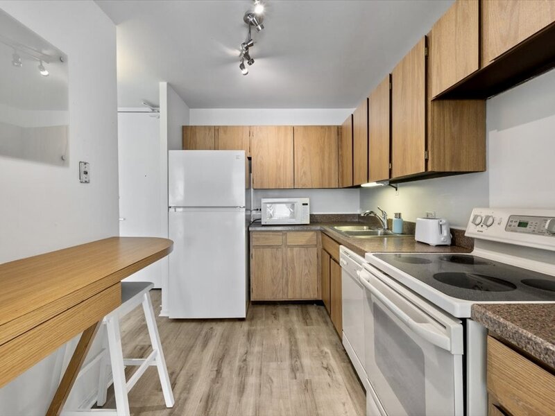 2020 N Lincoln Park West Chicago IL 60614