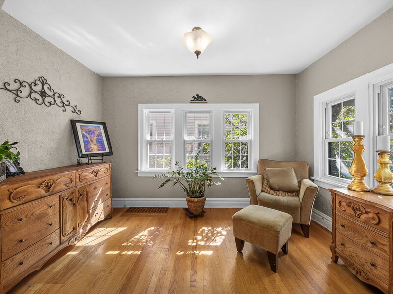 165 Forest Avenue Glen Ellyn IL 60137