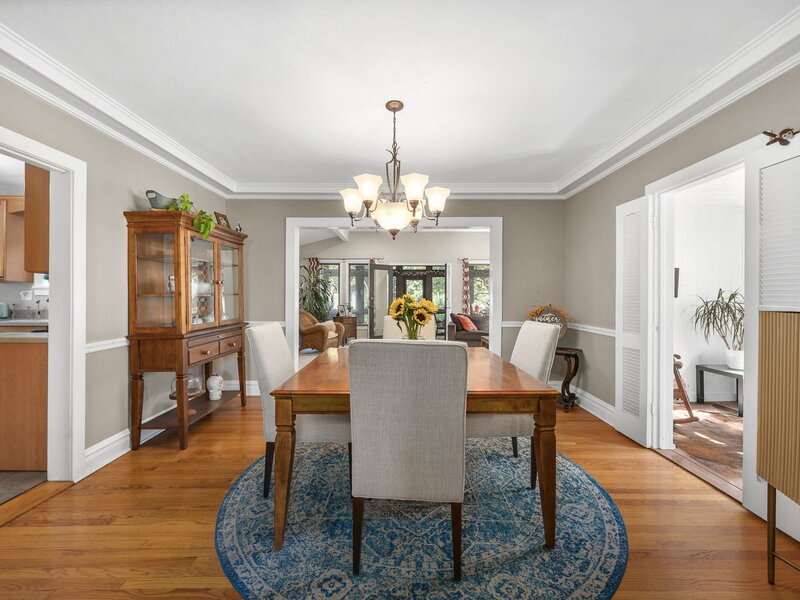 165 Forest Avenue Glen Ellyn IL 60137