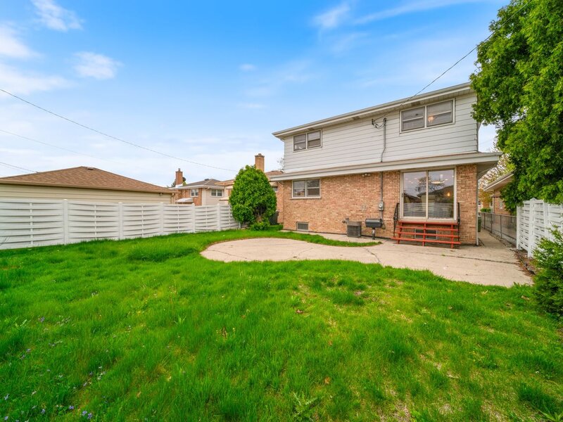 4945 N Neva Avenue Chicago IL 60656