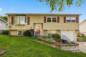 Photo of 3123 Somerset Drive Bettendorf IA 52722