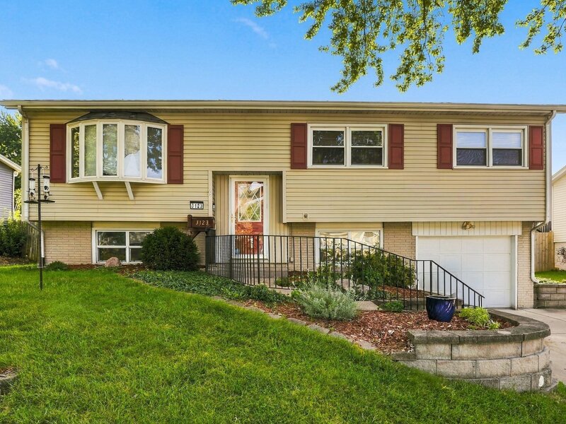 3123 Somerset Drive Bettendorf IA 52722