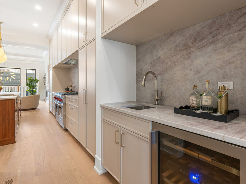 3041 N Leavitt Street Chicago IL 60618