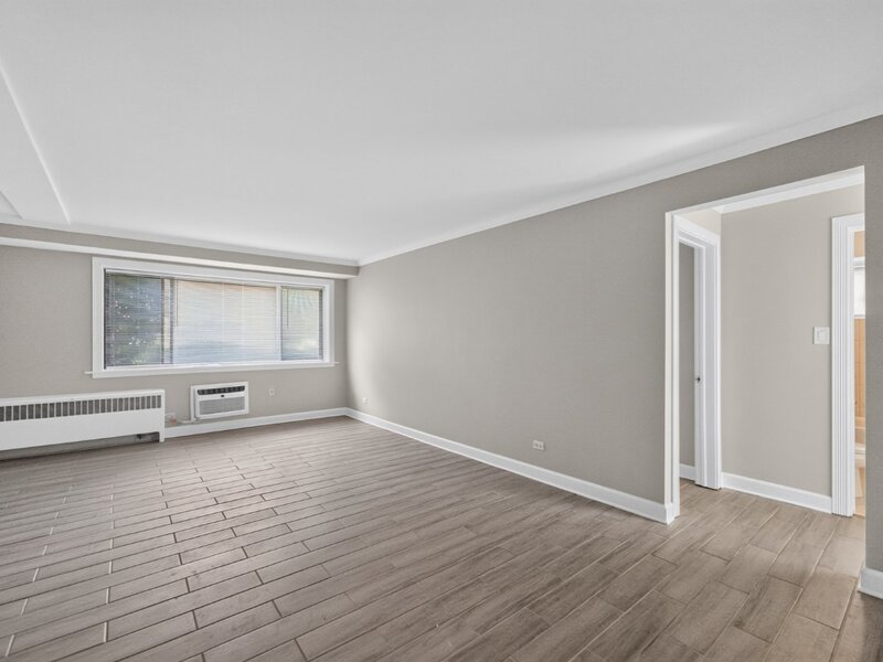 2710 W Lunt Avenue Chicago IL 60645
