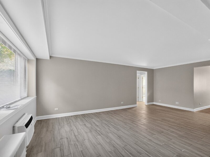 2710 W Lunt Avenue Chicago IL 60645