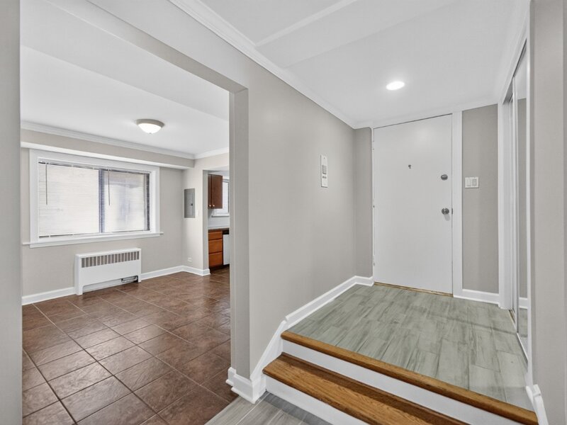 2710 W Lunt Avenue Chicago IL 60645