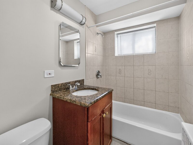 2710 W Lunt Avenue Chicago IL 60645