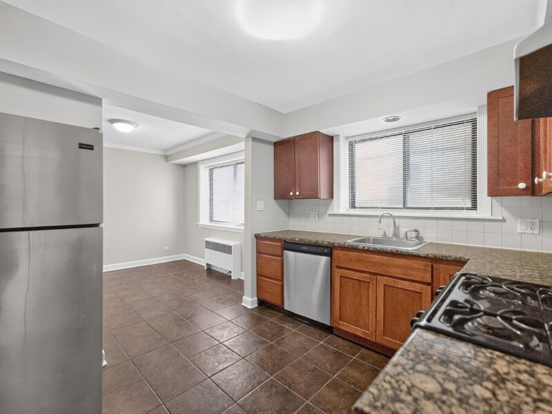 2710 W Lunt Avenue Chicago IL 60645