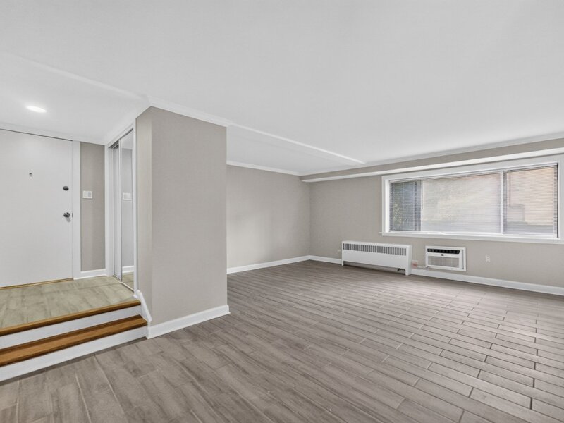 2710 W Lunt Avenue Chicago IL 60645