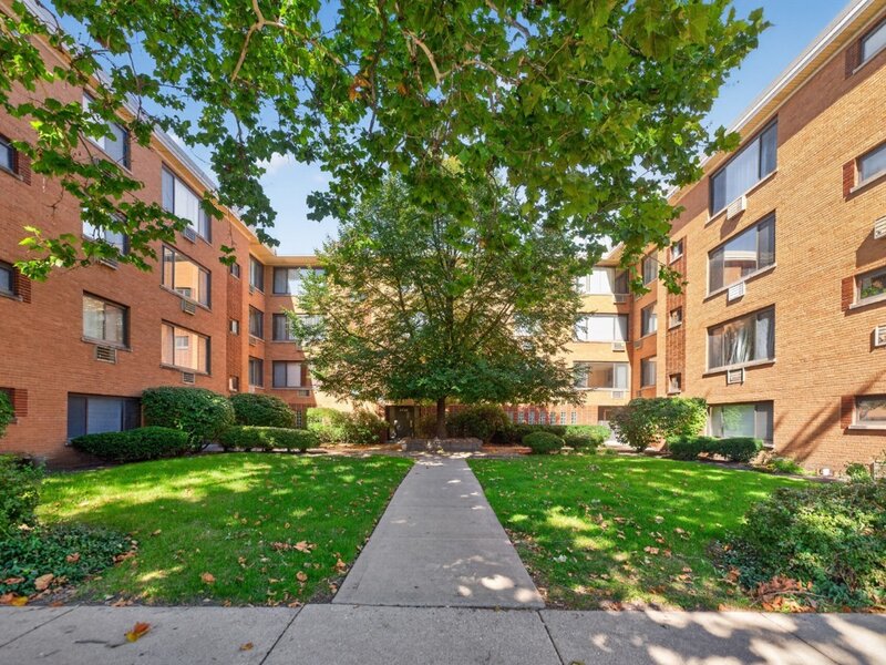 2710 W Lunt Avenue Chicago IL 60645
