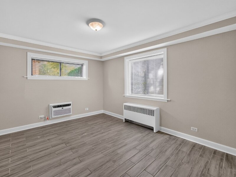 2710 W Lunt Avenue Chicago IL 60645