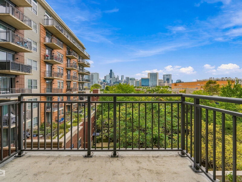 437 W Division Street Chicago IL 60610