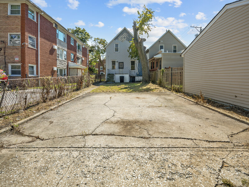 820 E 90th Place Chicago IL 60619