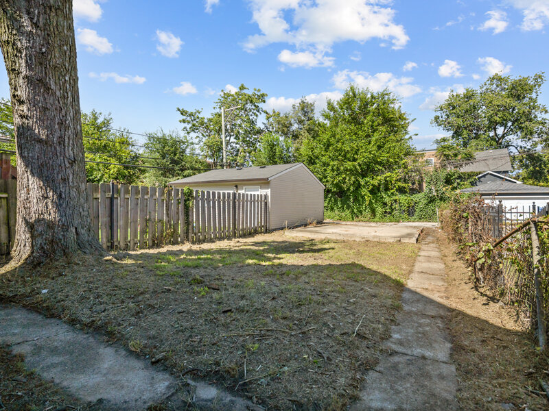 820 E 90th Place Chicago IL 60619