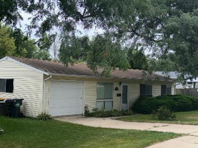204 S Bartlett Road Streamwood IL 60107