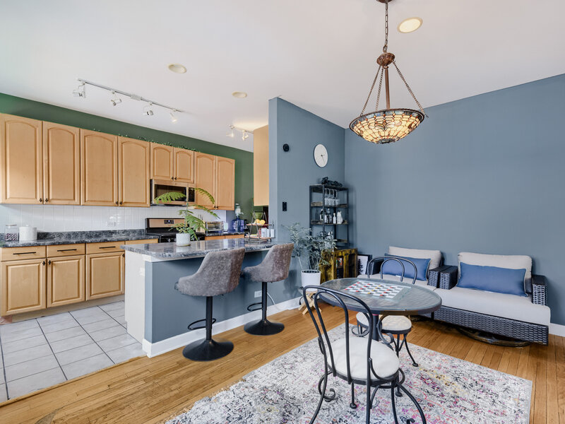 4419 N Whipple Street Chicago IL 60625