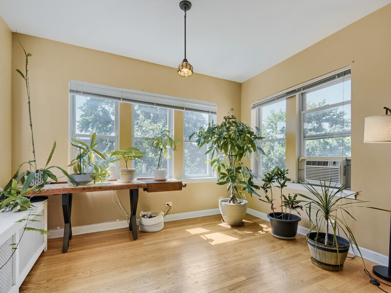 4419 N Whipple Street Chicago IL 60625