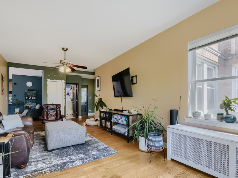 4419 N Whipple Street Chicago IL 60625