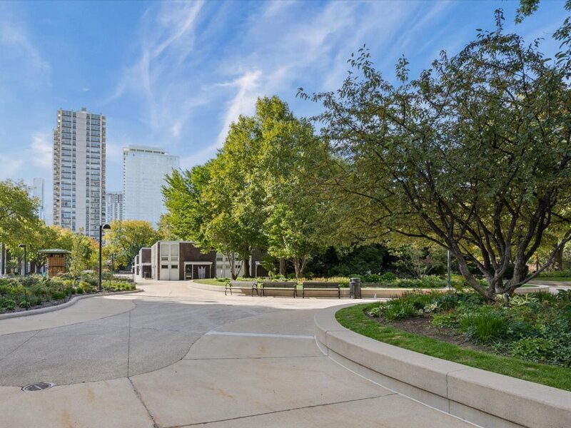 1360 N Sandburg Terrace Chicago IL 60610
