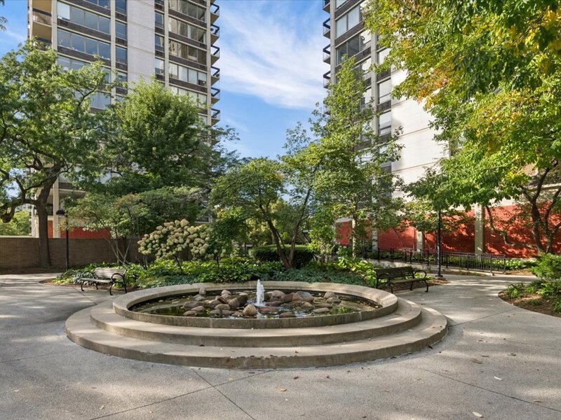 1360 N Sandburg Terrace Chicago IL 60610