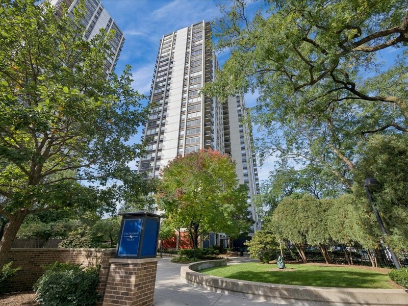 1360 N Sandburg Terrace Chicago IL 60610